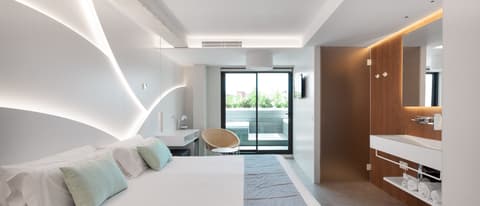 cama doble y balcon