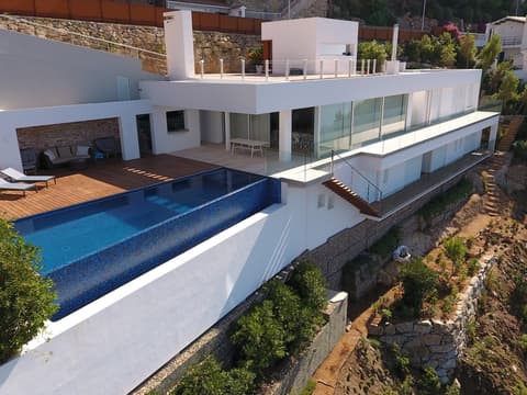 perspectiva aerea piscina