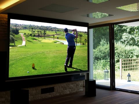 television con partido de golf